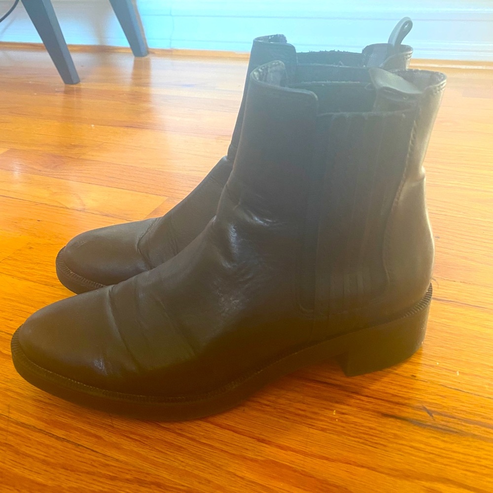 Black leather Chelsea boots